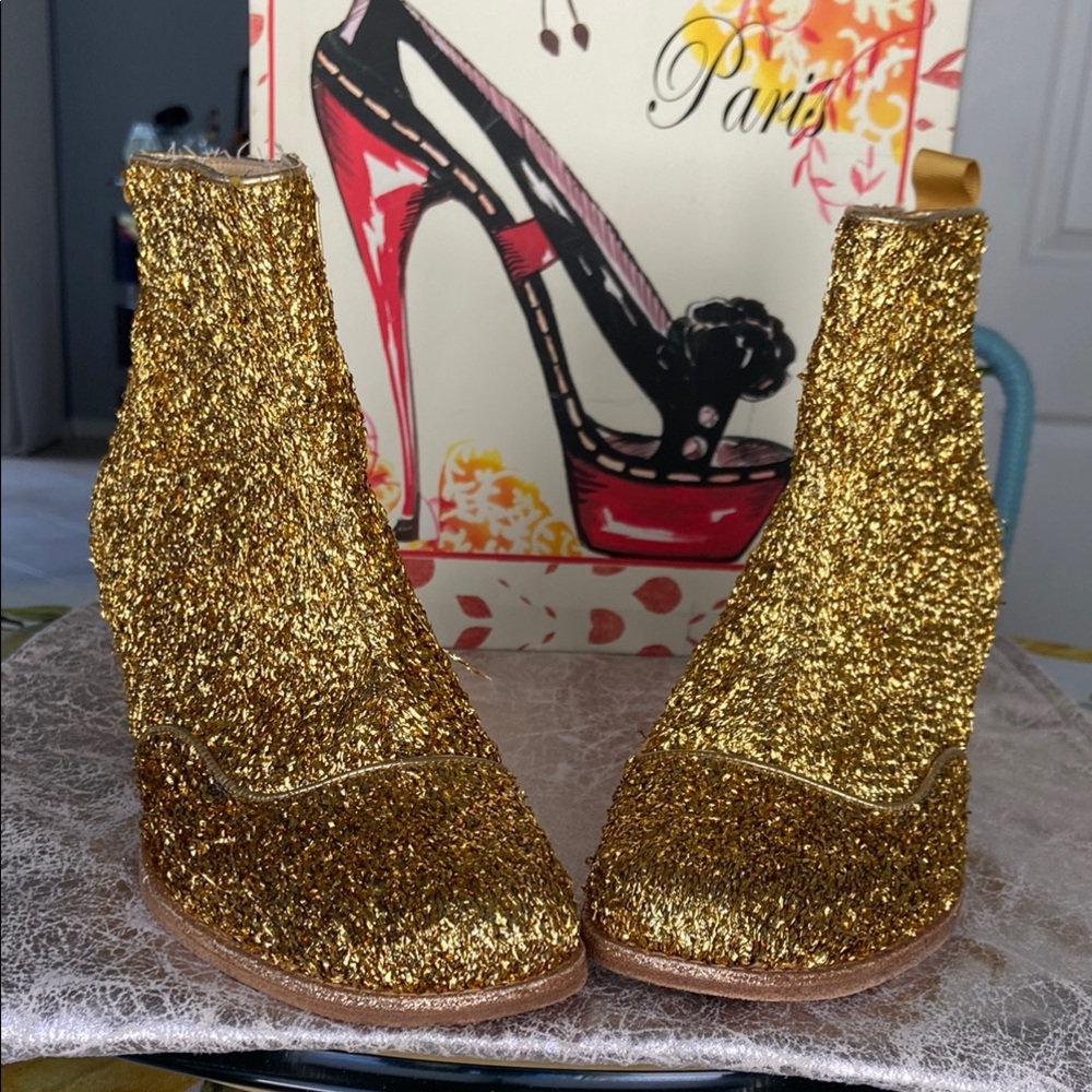 Bill Blass Gold Ankle Boots